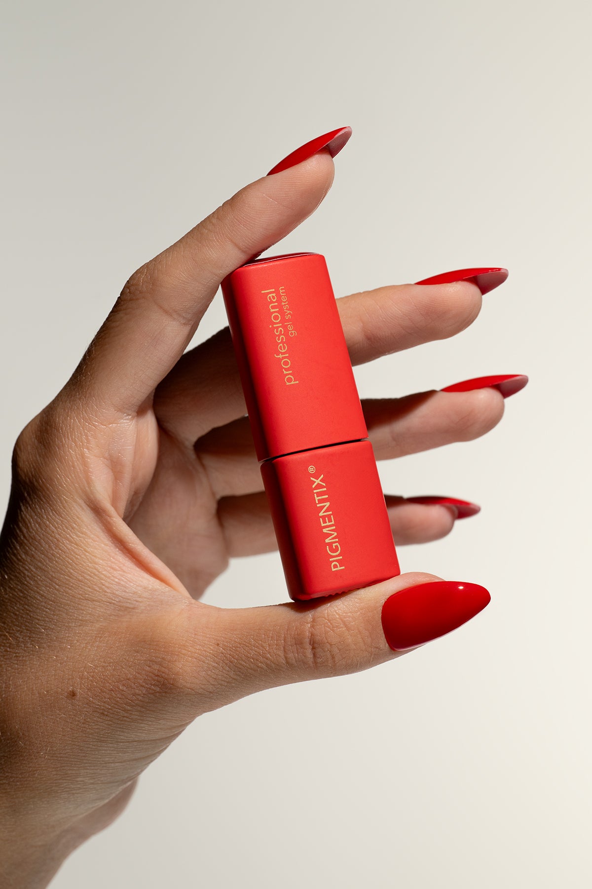 Pigmentix gelinis lakas Iconic Red 012